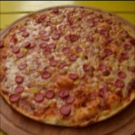 بيتزا النقانق عملاقة (42 سم)