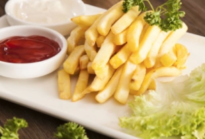 صحن بطاطا مع سلطة