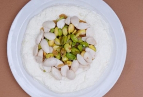 صحن قشطة ومكسرات
