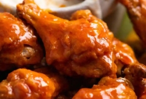 BUFFALO WINGS (6 PIECES)