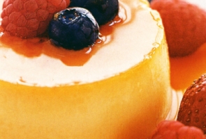 Caramel with Fruits & Cream