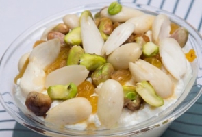 كاسة رز بحليب/ مهلبية مع قشطة و المكسرات
